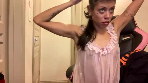 Snapshot of lustforlola chatting on December 7, 2024, 7:49 am LOLA online show from December 7, 2024, 7:49 am