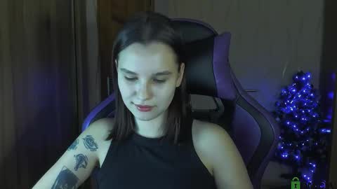 Snapshot of luvmeeow chatting on December 8, 2024, 6:01 am Ann online show from December 8, 2024, 6:01 am