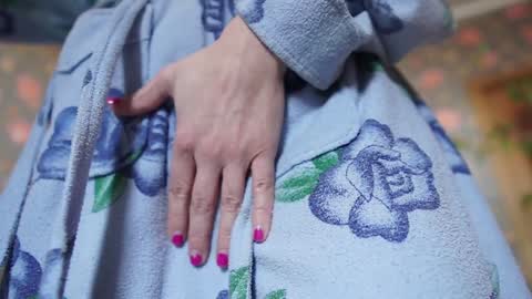 Snapshot of luxegirl67 chatting on December 31, 2024, 9:53 am Sophie online show from December 31, 2024, 9:53 am