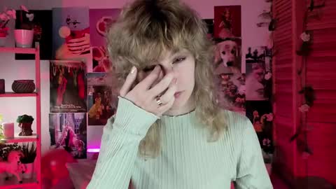 Snapshot of luxrayi chatting on January 8, 2025, 5:48 pm Ray online show from January 8, 2025, 5:48 pm