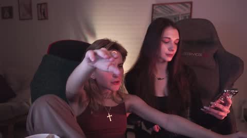 Snapshot of luxrayi chatting on January 16, 2025, 12:09 pm Ray online show from January 16, 2025, 12:09 pm