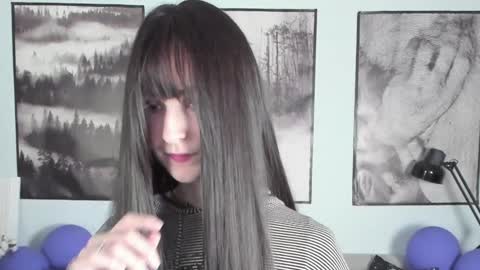 Snapshot of luxrayi chatting on February 6, 2025, 5:51 pm Ray online show from February 6, 2025, 5:51 pm