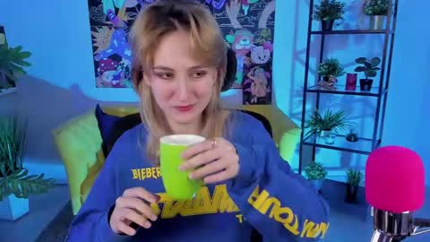 Snapshot of luxrayi chatting on February 20, 2025, 6:24 pm Ray online show from February 20, 2025, 6:24 pm