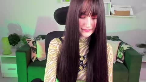 Snapshot of luxrayi chatting on March 2, 2025, 9:01 pm Ray online show from March 2, 2025, 9:01 pm