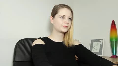 Snapshot of lydiasunny chatting on September 12, 2025, 6:19 pm Lydia online show from September 12, 2025, 6:19 pm