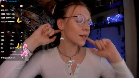 Snapshot of lyra_thenymph chatting on October 17, 2025, 10:40 am Lyra online show from October 17, 2025, 10:40 am