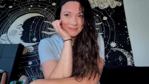 Snapshot of m0llyp0ppins chatting on November 6, 2025, 4:19 pm M0lly online show from November 6, 2025, 4:19 pm