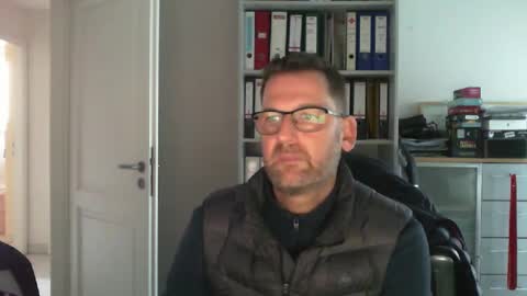 Snapshot of macfly67 chatting on December 16, 2024, 1:22 pm macfly67 online show from December 16, 2024, 1:22 pm