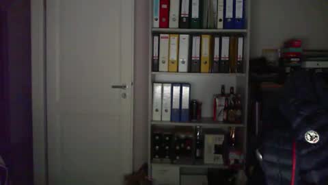 Snapshot of macfly67 chatting on December 16, 2024, 6:27 pm macfly67 online show from December 16, 2024, 6:27 pm