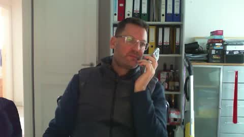 Snapshot of macfly67 chatting on December 18, 2024, 10:19 am macfly67 online show from December 18, 2024, 10:19 am