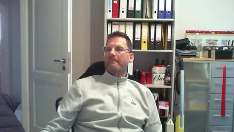 Snapshot of macfly67 chatting on December 24, 2024, 2:33 pm macfly67 online show from December 24, 2024, 2:33 pm