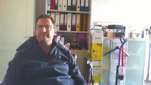 Snapshot of macfly67 chatting on October 18, 2025, 2:18 pm macfly67 online show from October 18, 2025, 2:18 pm