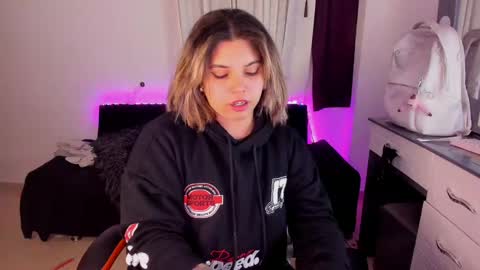 Snapshot of madelaine_taylor chatting on December 10, 2024, 3:41 am madelaine_taylor online show from December 10, 2024, 3:41 am