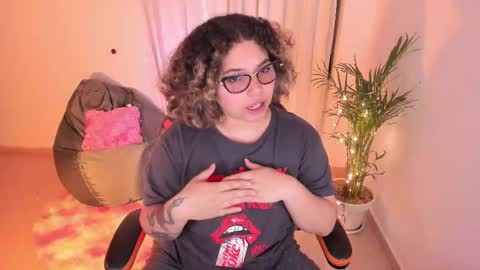 Snapshot of madelaine_taylor chatting on January 16, 2025, 4:07 am madelaine_taylor online show from January 16, 2025, 4:07 am