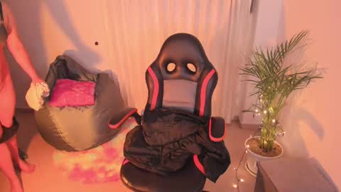 Snapshot of madelaine_taylor chatting on January 21, 2025, 2:33 am madelaine_taylor online show from January 21, 2025, 2:33 am