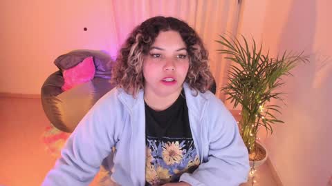 Snapshot of madelaine_taylor chatting on January 24, 2025, 2:39 am madelaine_taylor online show from January 24, 2025, 2:39 am