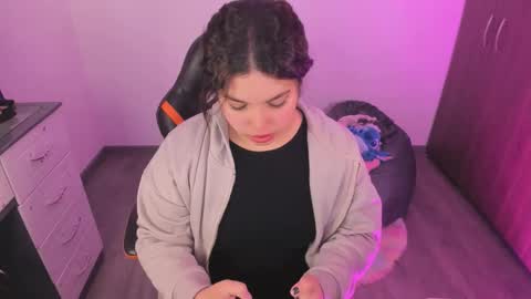 Snapshot of madelaine_taylor chatting on October 16, 2025, 12:17 pm madelaine_taylor online show from October 16, 2025, 12:17 pm