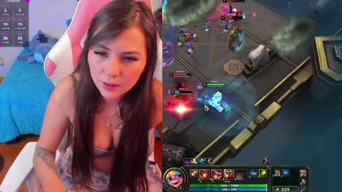 Snapshot of madeleine_shinobi chatting on December 27, 2024, 2:58 am Emily Only Fans online show from December 27, 2024, 2:58 am