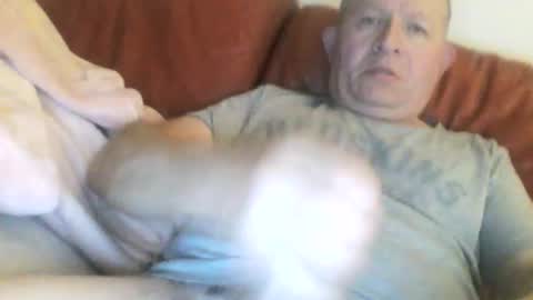 Snapshot of magicman250 chatting on October 25, 2025, 4:31 am magicman250 online show from October 25, 2025, 4:31 am