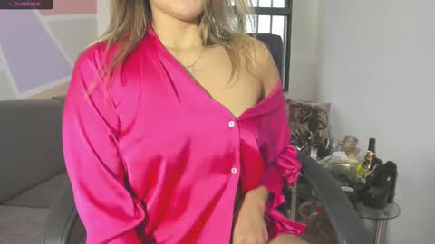 Snapshot of maiaconnor chatting on February 21, 2025, 11:10 pm online show from February 21, 2025, 11:10 pm