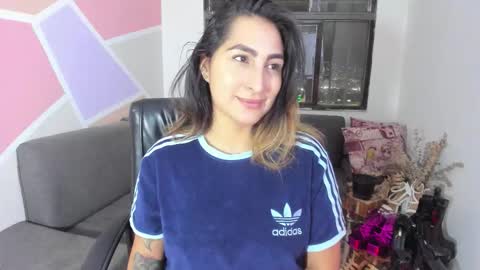 Snapshot of maiaconnor chatting on November 6, 2025, 12:33 am online show from November 6, 2025, 12:33 am