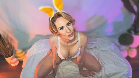 Snapshot of makemebeautiful chatting on March 4, 2025, 7:01 pm  April Dayze  makemebeautiful online show from March 4, 2025, 7:01 pm