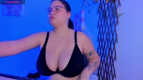 Snapshot of mara_7_ chatting on October 16, 2025, 9:16 pm Mara 3 Enjoy my Milky boobs online show from October 16, 2025, 9:16 pm
