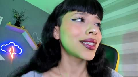 Snapshot of marcelinee__ chatting on February 5, 2025, 11:17 pm Marce online show from February 5, 2025, 11:17 pm