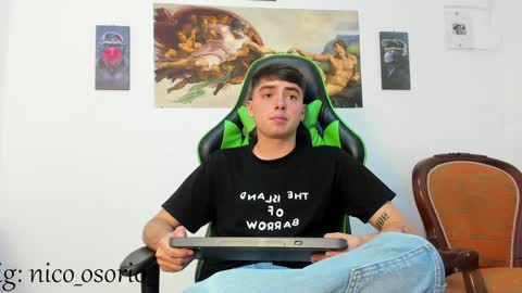 Snapshot of marcos_0212 chatting on December 17, 2024, 8:21 pm Marcos online show from December 17, 2024, 8:21 pm