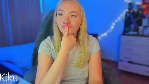 Snapshot of mari_kiku chatting on October 10, 2025, 12:42 am Kiku and Marii - online show from October 10, 2025, 12:42 am