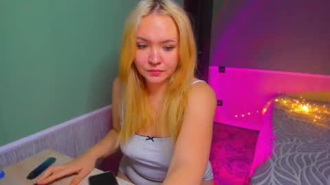 Snapshot of mari_kiku chatting on November 3, 2025, 11:59 pm Kiku and Marii - online show from November 3, 2025, 11:59 pm