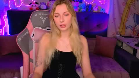 Snapshot of maria_hunt chatting on October 22, 2025, 2:23 am Maria online show from October 22, 2025, 2:23 am