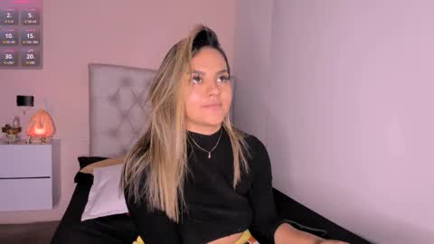 Snapshot of mariana__roe chatting on February 19, 2025, 6:00 am Mariana Roe online show from February 19, 2025, 6:00 am