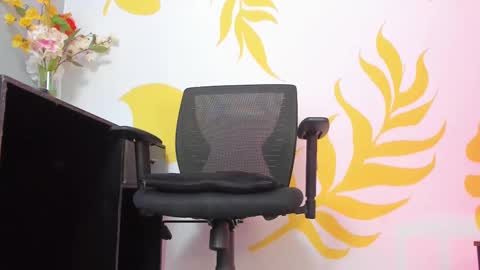 Snapshot of marianavargas20 chatting on March 3, 2025, 9:48 pm Mariana Vargas online show from March 3, 2025, 9:48 pm