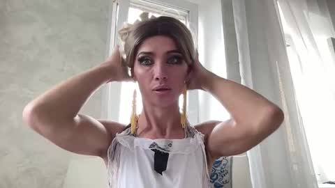 Snapshot of maridekoks chatting on October 15, 2025, 9:53 am Mari online show from October 15, 2025, 9:53 am