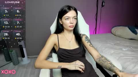 Snapshot of mariella__adams chatting on October 11, 2025, 1:53 pm Maria  online show from October 11, 2025, 1:53 pm