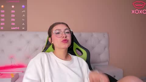 mariie_tayy online show from February 11, 2025, 8:42 pm