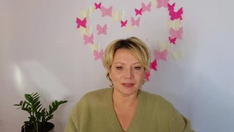 Snapshot of maristyle chatting on October 23, 2025, 6:02 am MariStyles online show from October 23, 2025, 6:02 am