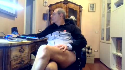 Snapshot of markmarkmark00 chatting on December 19, 2024, 8:23 am markmarkmark00 online show from December 19, 2024, 8:23 am