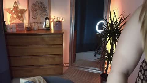 Snapshot of marrygrayes chatting on January 10, 2025, 9:42 pm Maria  online broadcast from Tuesday to Suturday from 6 pm to 12 pm Germany time Sunday-Monday offline online show from January 10, 2025, 9:42 pm