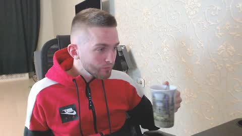 Snapshot of marselle_looker chatting on January 8, 2025, 9:55 pm Marselle online show from January 8, 2025, 9:55 pm