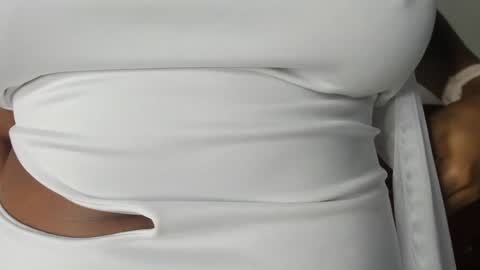 Snapshot of martina_jackson_ chatting on January 2, 2025, 8:24 pm Laura online show from January 2, 2025, 8:24 pm