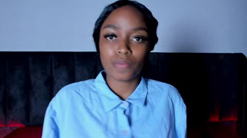 Snapshot of martina_jackson_ chatting on January 8, 2025, 12:17 am Laura online show from January 8, 2025, 12:17 am