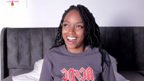 Snapshot of martina_jackson_ chatting on January 31, 2025, 8:12 pm Laura online show from January 31, 2025, 8:12 pm