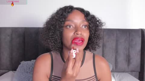 Snapshot of martina_jackson_ chatting on February 7, 2025, 11:24 pm Laura online show from February 7, 2025, 11:24 pm