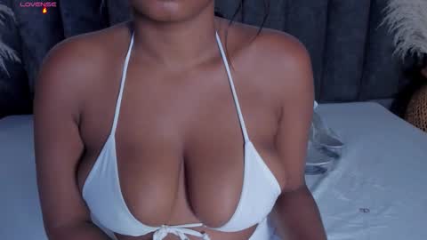 Snapshot of martina_jackson_ chatting on September 15, 2025, 4:12 am Laura online show from September 15, 2025, 4:12 am