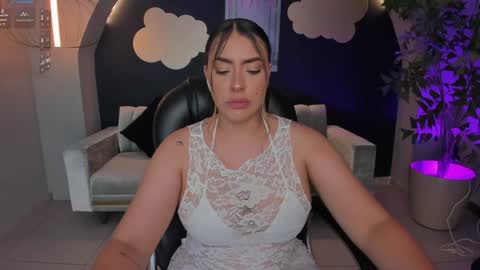 Snapshot of martinnabonnet chatting on February 4, 2025, 4:39 pm Martinna Bonnet online show from February 4, 2025, 4:39 pm