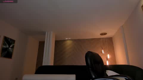 Snapshot of martinnabonnet chatting on February 11, 2025, 10:37 am Martinna Bonnet online show from February 11, 2025, 10:37 am