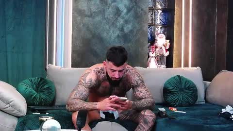 Snapshot of masterkingofmuscle chatting on December 2, 2024, 12:51 pm masterkingofmuscle online show from December 2, 2024, 12:51 pm