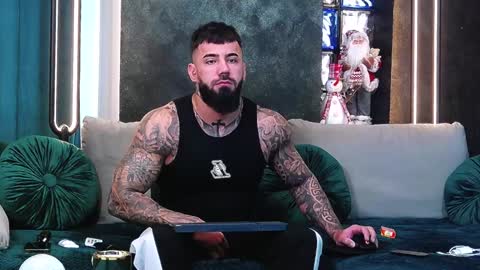 Snapshot of masterkingofmuscle chatting on December 4, 2024, 8:45 am masterkingofmuscle online show from December 4, 2024, 8:45 am